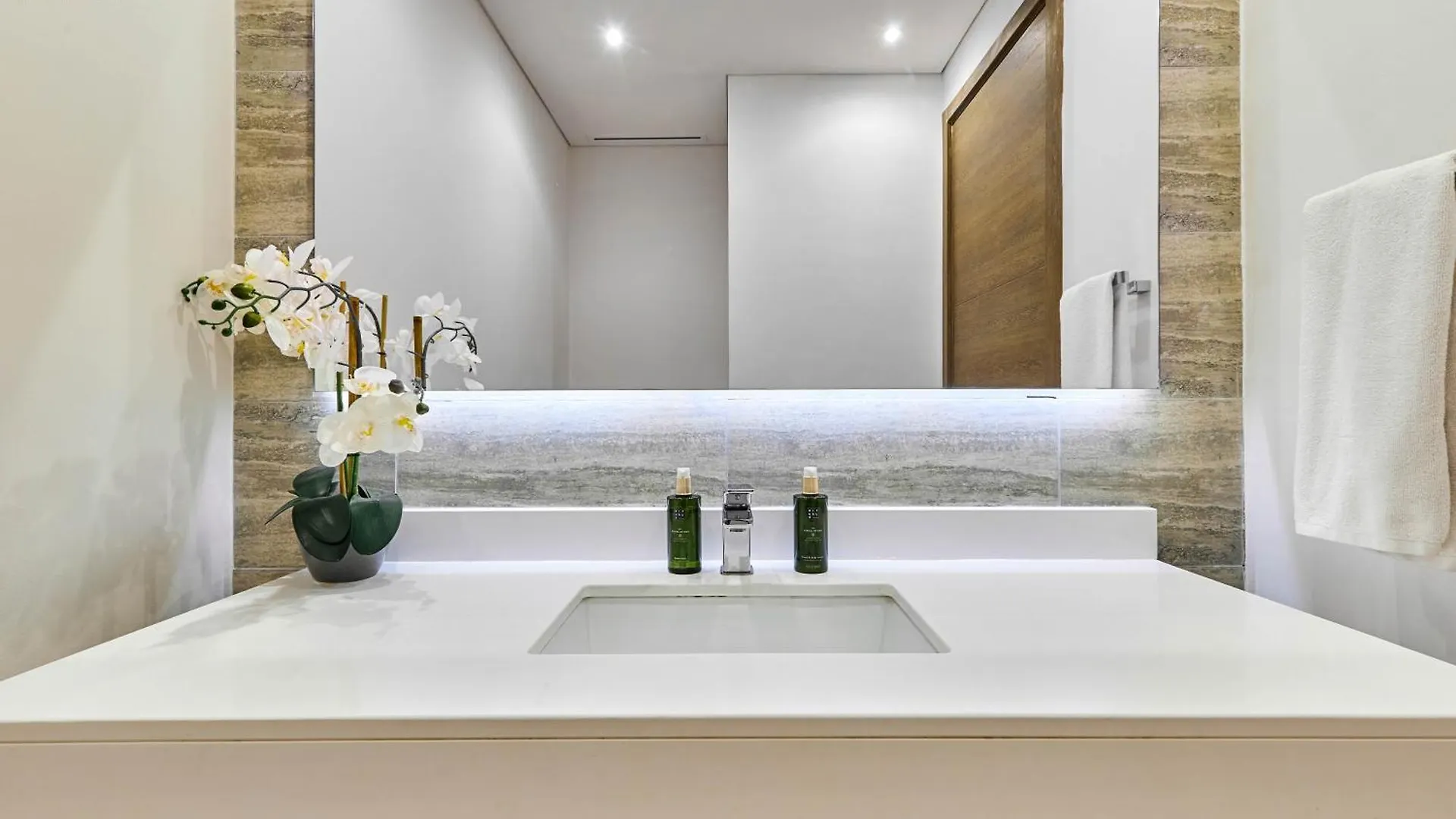 Bnbmehomes - Anwa Dubai Apartment
